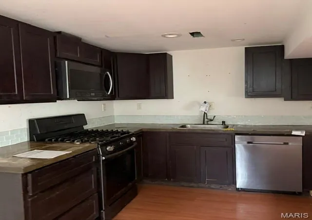 Photo 3 of Single family home for sale at 420 Brookside Ln, Hillsboro, MO 63050 | MLS# MIS26062975 | Listing updated on 2026-09-30