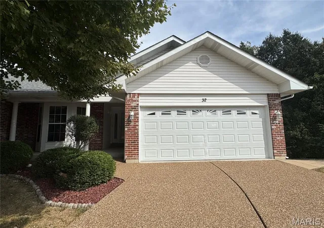 Photo 1 of Sale Pending at 32 Austin Hl Ct, Wentzville, MO 63385 | MLS# MIS26062980 | Listing updated on 2026-10-04