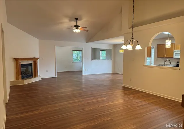 Photo 3 of Sale Pending at 32 Austin Hl Ct, Wentzville, MO 63385 | MLS# MIS26062980 | Listing updated on 2026-10-04