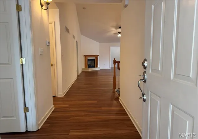 Photo 3 of Sale Pending at 32 Austin Hl Ct, Wentzville, MO 63385 | MLS# MIS26062980 | Listing updated on 2026-10-04