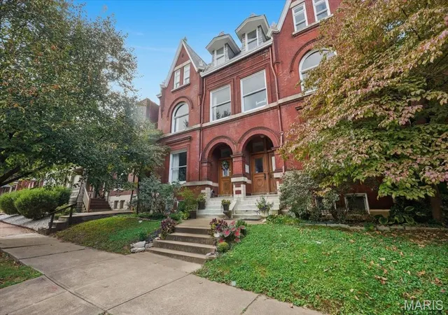 Listing Photo 4 - Condo for sale in building located at 3656 Russell Blvd, Saint Louis, MO 63110 - Unit #B