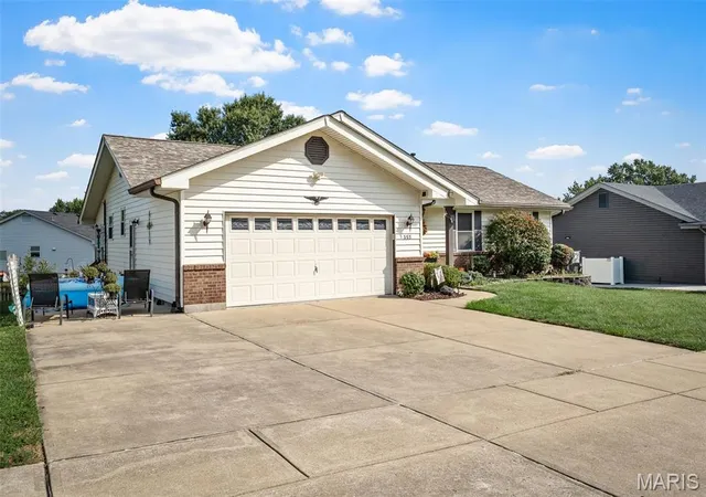 Photo 3 of Single family home for sale at 355 Birmingham Dr, O Fallon, MO 63366 | MLS# MIS26062985 | Listing updated on 2026-10-05