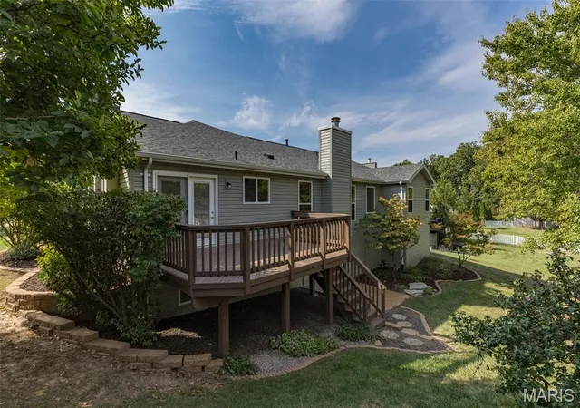 Photo 3 of Sale Pending at 3001 Oakstowne Pl, Saint Louis, MO 63129 | MLS# MIS26062994 | Listing updated on 2026-10-04