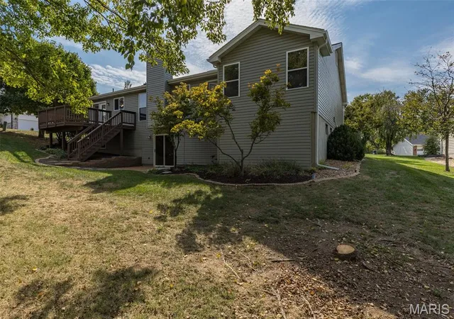 Photo 4 of Sale Pending at 3001 Oakstowne Pl, Saint Louis, MO 63129 | MLS# MIS26062994 | Listing updated on 2026-10-04
