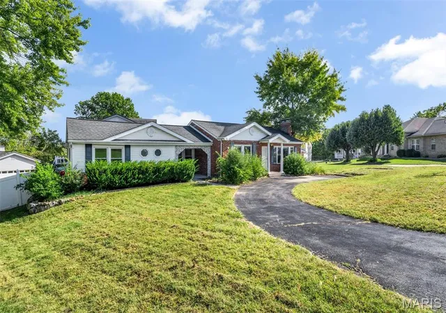 Photo 3 of Single family home for sale at 9920 Wolff Dr, Saint Louis, MO 63123 | MLS# MIS26062996 | Listing updated on 2026-10-07