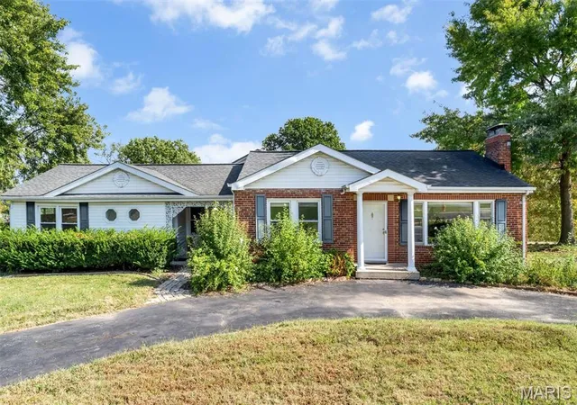 Photo 3 of Single family home for sale at 9920 Wolff Dr, Saint Louis, MO 63123 | MLS# MIS26062996 | Listing updated on 2026-10-07