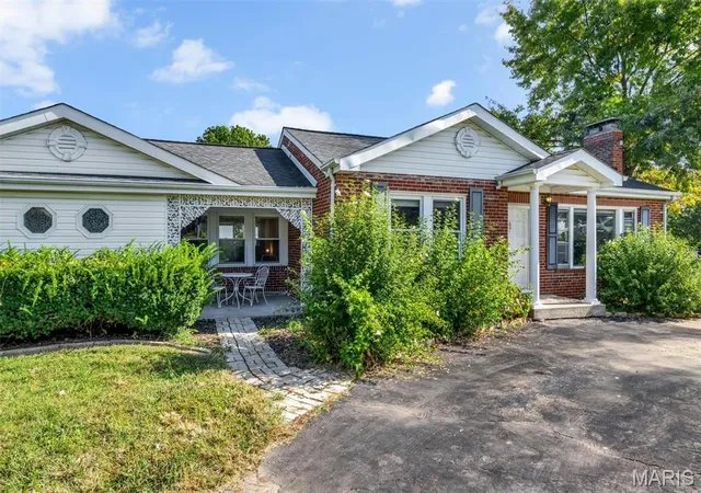 Photo 4 of Single family home for sale at 9920 Wolff Dr, Saint Louis, MO 63123 | MLS# MIS26062996 | Listing updated on 2026-10-07
