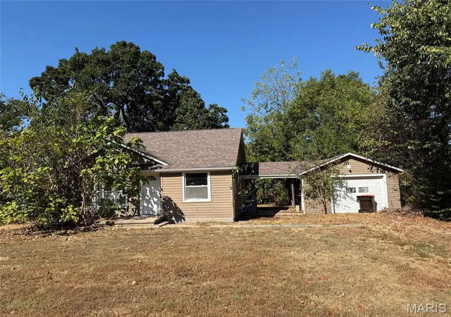 Photo 1 of Single family home for sale at 867 W Park Manor Blvd, Lebanon, MO 65536 | MLS# MIS26062999 | Listing updated on 2026-10-02