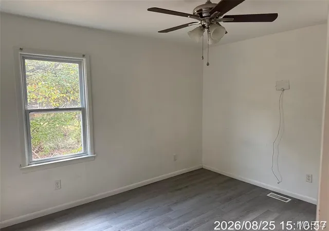 Photo 4 of Single family home for sale at 867 W Park Manor Blvd, Lebanon, MO 65536 | MLS# MIS26062999 | Listing updated on 2026-10-02