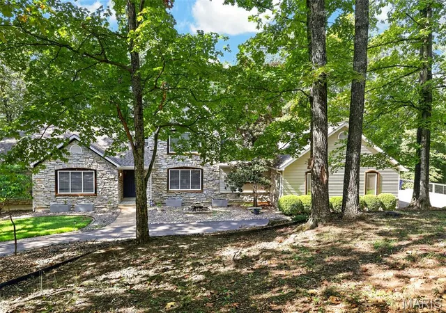 Photo 3 of Single family home for sale at 161 Stuart Ln, Eureka, MO 63025 | MLS# MIS26063002 | Listing updated on 2026-10-07