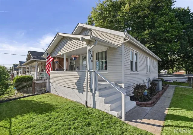 Photo 1 of Single family home for sale at 2626 Plainview Ter, Alton, IL 62002 | MLS# MIS26063003 | Listing updated on 2026-10-04
