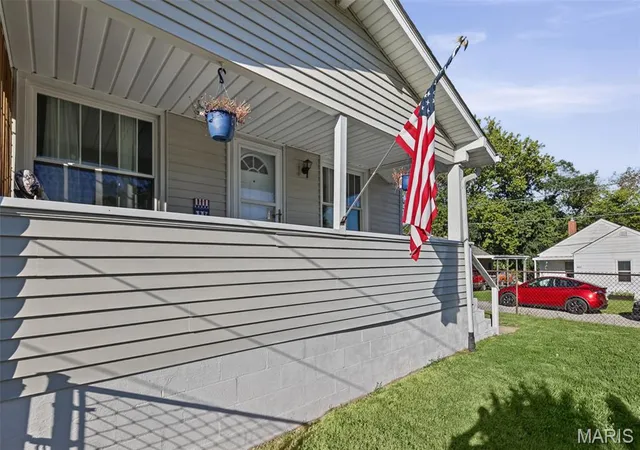 Photo 2 of Single family home for sale at 2626 Plainview Ter, Alton, IL 62002 | MLS# MIS26063003 | Listing updated on 2026-10-04