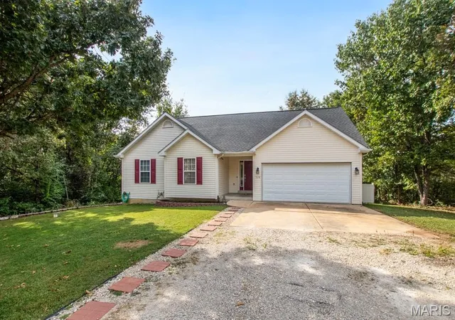 Photo 2 of Single family home for sale at 528 Bluebird Ln, Saint Clair, MO 63077 | MLS# MIS26063004 | Listing updated on 2026-10-05