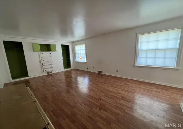 Photo 3 of Single family home for sale at 1939 Dyer Ave, Saint Louis, MO 63114 | MLS# MIS26063005 | Listing updated on 2026-10-04