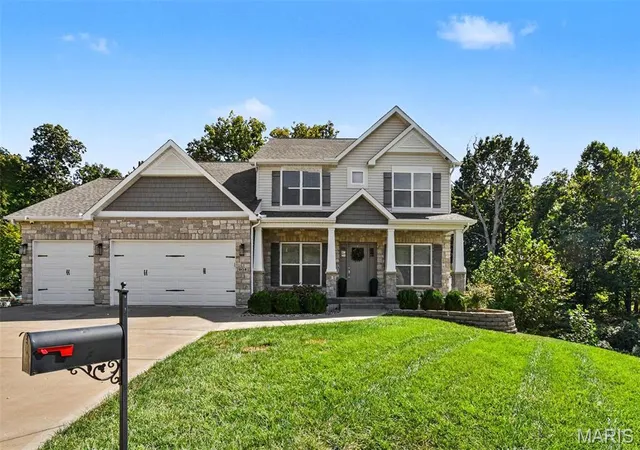 Photo 1 of Single family home for sale at 904 Old Nicholas Ct, Fenton, MO 63026 | MLS# MIS26063010 | Listing updated on 2026-10-04