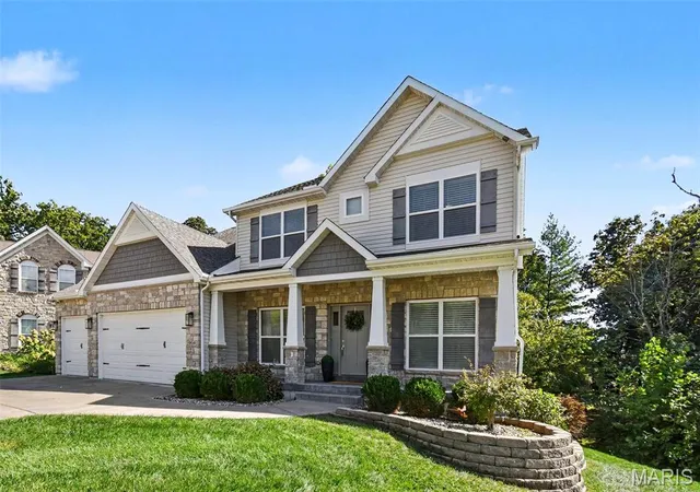 Photo 3 of Single family home for sale at 904 Old Nicholas Ct, Fenton, MO 63026 | MLS# MIS26063010 | Listing updated on 2026-10-04