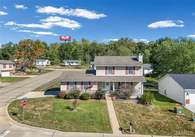Photo 2 of Single family home for sale at 1095 Eagle Nest Dr, Festus, MO 63028 | MLS# MIS26063011 | Listing updated on 2026-10-09