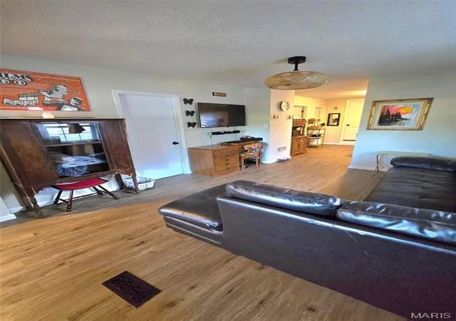 Photo 3 of Single family home for sale at 2670 Edwards St, Granite City, IL 62040 | MLS# MIS26063014 | Listing updated on 2026-10-05