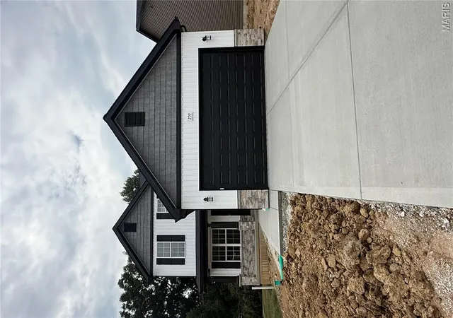 Photo 4 of Single family home for sale at 209 John St, Troy, MO 63379 | MLS# MIS26063016 | Listing updated on 2026-09-30