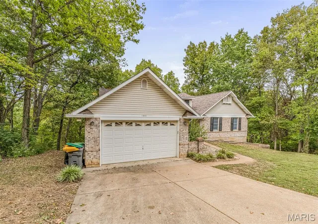 Photo 2 of Single family home for sale at 1949 The Woods Cir, Barnhart, MO 63012 | MLS# MIS26063018 | Listing updated on 2026-10-02