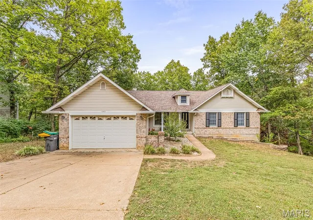 Photo 3 of Single family home for sale at 1949 The Woods Cir, Barnhart, MO 63012 | MLS# MIS26063018 | Listing updated on 2026-10-02