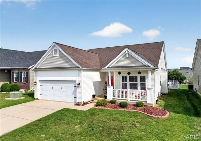 Single family home for sale at 2031 Preston Woods Pkwy, Lake Saint Louis, MO 63367 | MLS# MIS26063020