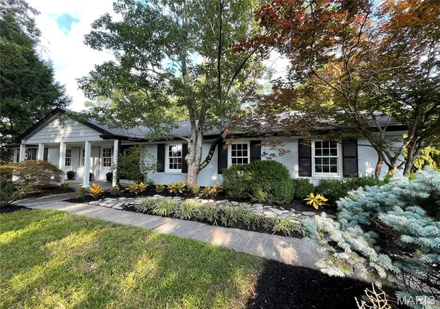 Photo 1 of Single family home for sale at 542 White Rose Ln, Saint Louis, MO 63132 | MLS# MIS26063027 | Listing updated on 2026-10-07