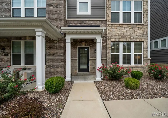 Photo 2 of Townhouse for sale at 11247 Talamore Cir, Saint Louis, MO 63131 | MLS# MIS26063028 | Listing updated on 2026-10-20