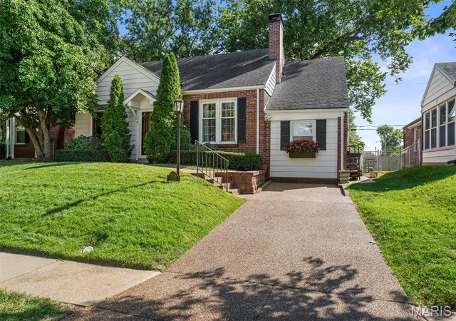 Photo 3 of Single family home for sale at 8528 Douglas Ct, Saint Louis, MO 63144 | MLS# MIS26063029 | Listing updated on 2026-10-07