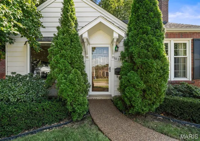 Photo 4 of Single family home for sale at 8528 Douglas Ct, Saint Louis, MO 63144 | MLS# MIS26063029 | Listing updated on 2026-10-07