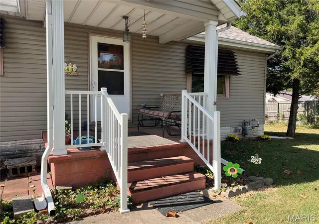 Photo 3 of Single family home for sale at 4466 Fosterburg Rd, Alton, IL 62002 | MLS# MIS26063034 | Listing updated on 2026-10-06