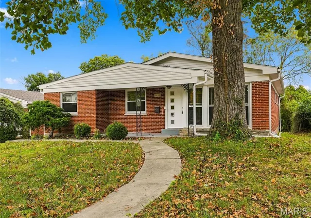 Single family home for sale at 1146 Swarthmore Ln, Saint Louis, MO 63130 | MLS# MIS26063040