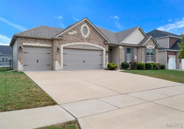 Photo 2 of Single family home for sale at 332 Mystic Brk Dr, O Fallon, MO 63366 | MLS# MIS26063042 | Listing updated on 2026-10-06