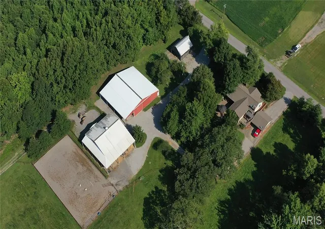 Photo 4 of House for sale at 00000 E Carlyle Rd, Thompsonville, IL 62890 | MLS# MIS26063044 | Listing updated on 2026-10-01