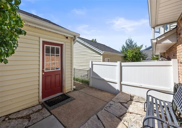 Photo 2 of Townhouse for sale at 2428 Claymoor Dr, Chesterfield, MO 63017 | MLS# MIS26063046 | Listing updated on 2026-10-05
