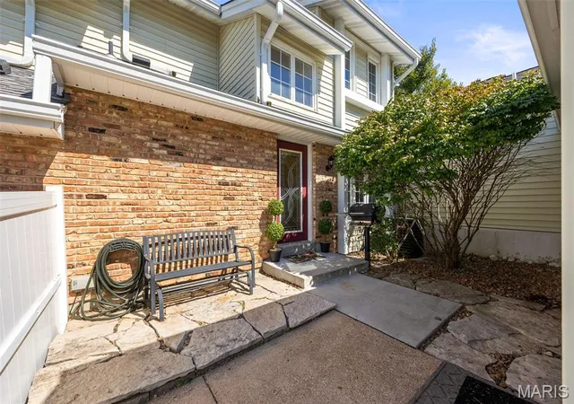 Photo 3 of Townhouse for sale at 2428 Claymoor Dr, Chesterfield, MO 63017 | MLS# MIS26063046 | Listing updated on 2026-10-05