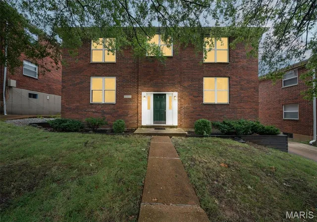 Photo 1 of Sale Pending at 10372 Parkman Dr, Saint Louis, MO 63123 | MLS# MIS26063047 | Listing updated on 2026-10-04