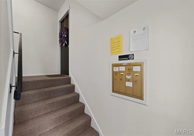 Listing Photo 4 - Condo for sale in building located at 10372 Parkman Dr, Saint Louis, MO 63123