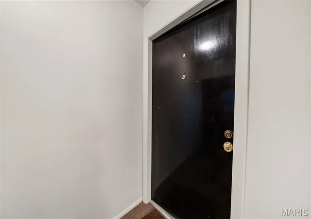 Listing Photo 5 - Condo for sale in building located at 10372 Parkman Dr, Saint Louis, MO 63123