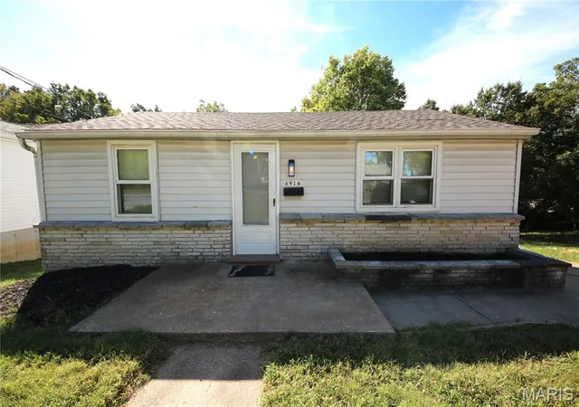 Photo 2 of Single family home for sale at 8916 Higginson Dr, Saint Louis, MO 63121 | MLS# MIS26063049 | Listing updated on 2026-10-02