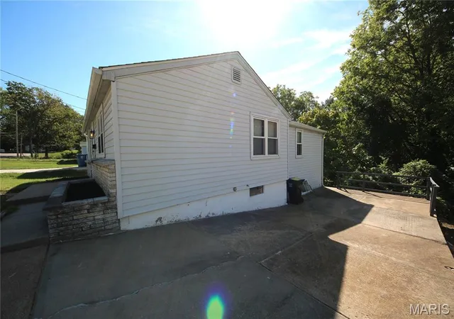 Photo 3 of Single family home for sale at 8916 Higginson Dr, Saint Louis, MO 63121 | MLS# MIS26063049 | Listing updated on 2026-10-02