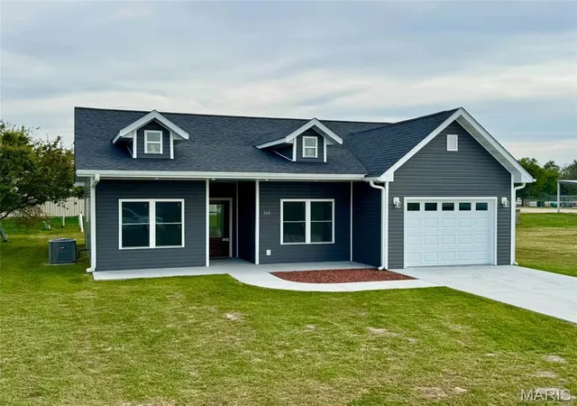 Photo 1 of Single family home for sale at 300 Redbud Rd, Vandalia, MO 63382 | MLS# MIS26063053 | Listing updated on 2026-09-30