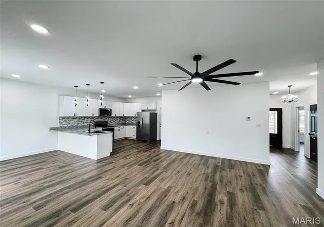 Photo 3 of Single family home for sale at 300 Redbud Rd, Vandalia, MO 63382 | MLS# MIS26063053 | Listing updated on 2026-09-30