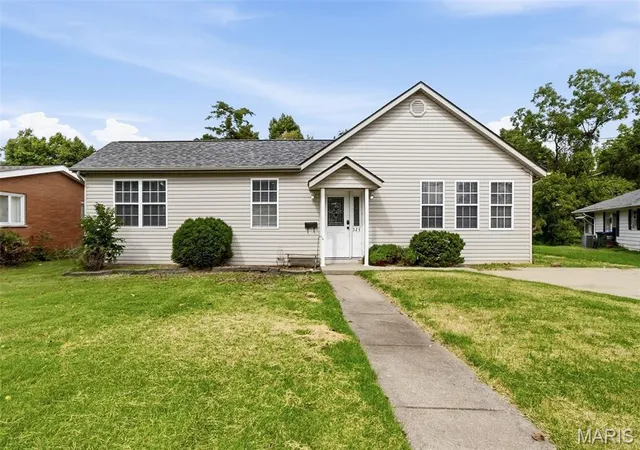Photo 1 of Single family home for sale at 523 W Bottom Ave, Columbia, IL 62236 | MLS# MIS26063057 | Listing updated on 2026-10-03