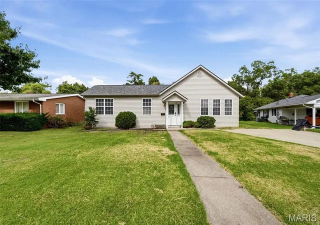 Photo 2 of Single family home for sale at 523 W Bottom Ave, Columbia, IL 62236 | MLS# MIS26063057 | Listing updated on 2026-10-03
