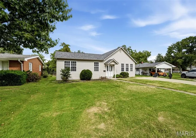Photo 3 of Single family home for sale at 523 W Bottom Ave, Columbia, IL 62236 | MLS# MIS26063057 | Listing updated on 2026-10-03