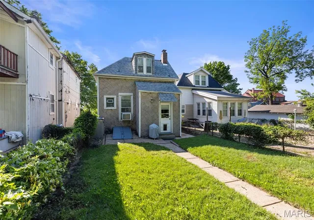 Photo 20 of Sale Pending at 809 Military Rd, Saint Louis, MO 63125 | MLS# MIS26063058 | Listing updated on 2026-10-04