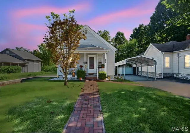 Photo 2 of Sale Pending at 1629 Main St, Alton, IL 62002 | MLS# MIS26063059 | Listing updated on 2026-10-04
