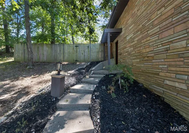 Photo 3 of Single family home for sale at 1929 W Cape Rock Dr, Cape Girardeau, MO 63701 | MLS# MIS26063061 | Listing updated on 2026-10-02