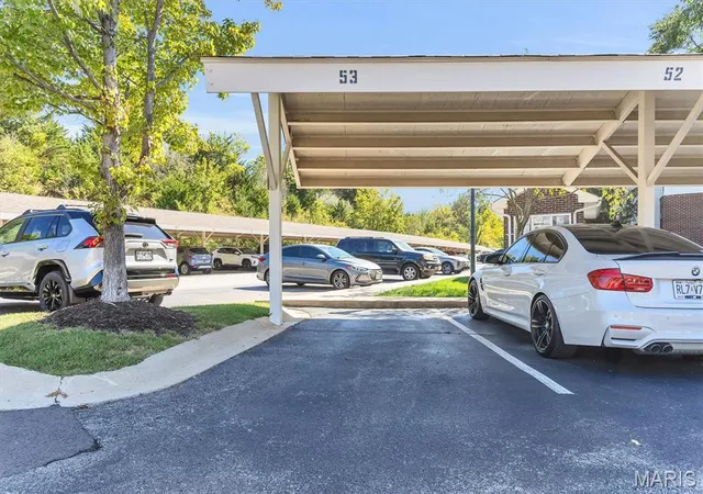 Photo 4 of Condo for sale at 37 Kassebaum Ln #305, Saint Louis, MO 63129 | MLS# MIS26063062 | Listing updated on 2026-10-19